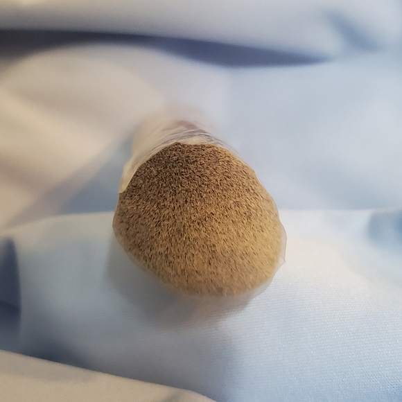 Set of two Tarte makeup brushes - Picture 5 of 6